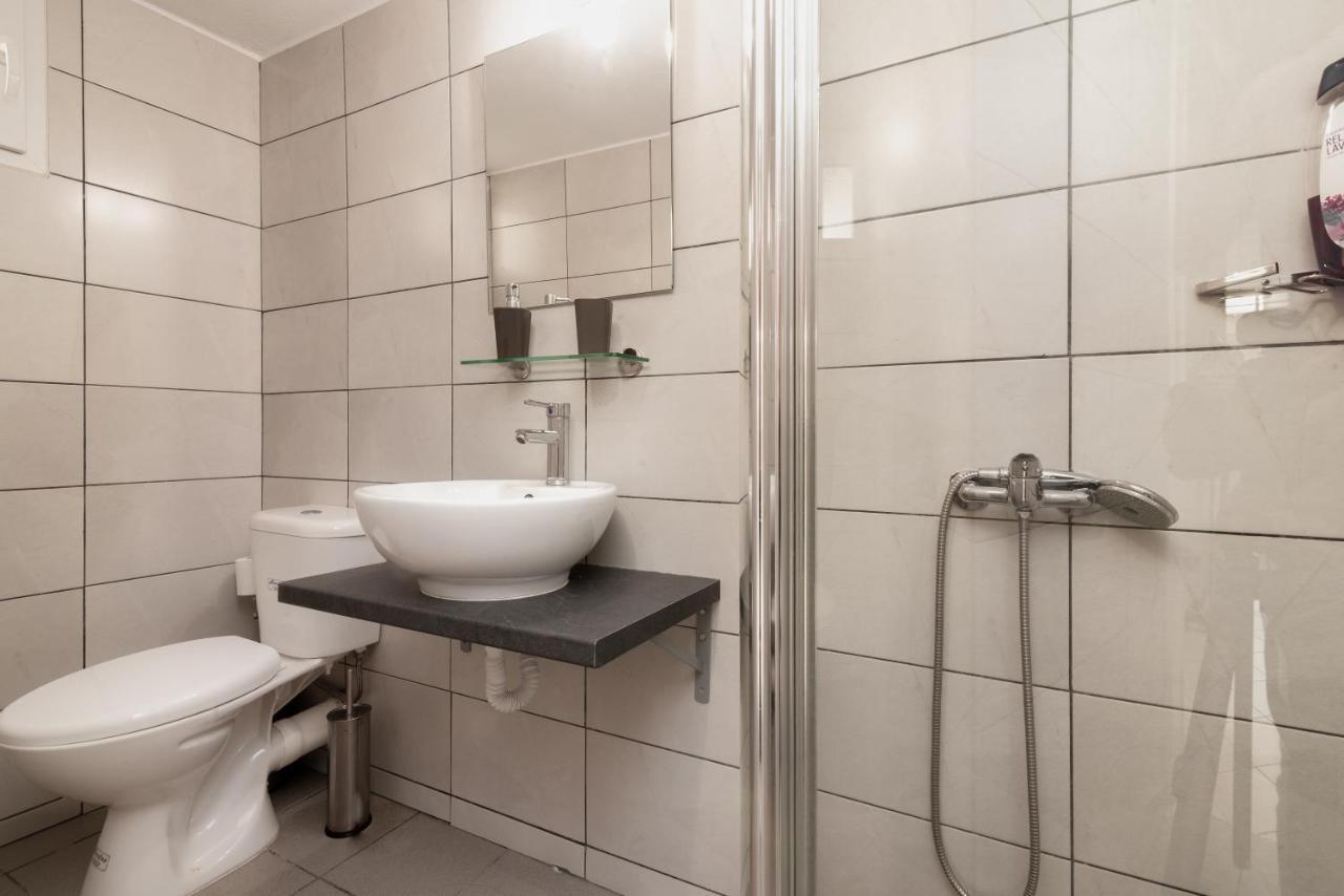 Spacious Apartment-600M From The Subway Athena Bagian luar foto
