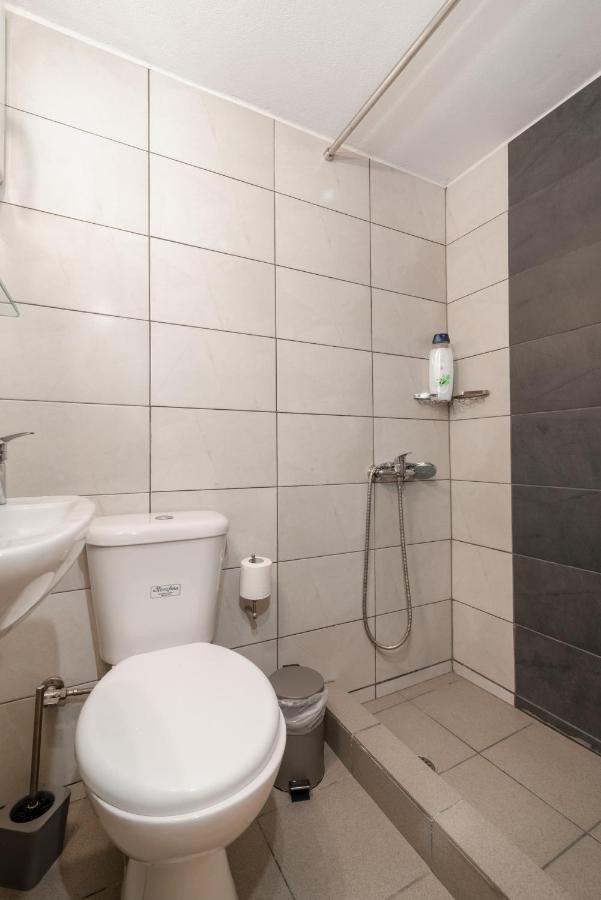 Spacious Apartment-600M From The Subway Athena Bagian luar foto